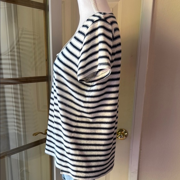 🎉SALE🎉Madewell Black and White Fitted Tee with Short Sleeves - Picture 5 of 10